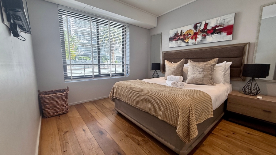 To Let 1 Bedroom Property for Rent in Green Point Western Cape